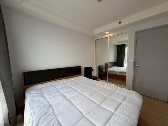 bedroom of Thru Thong Lor