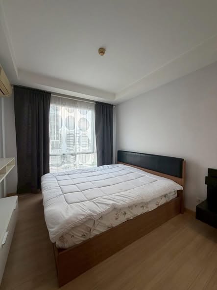 bedroom of Thru Thong Lor