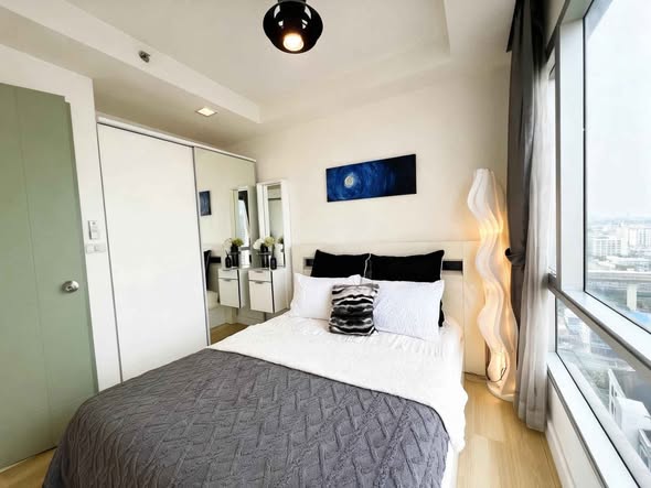 bedroom of Thru Thong Lor