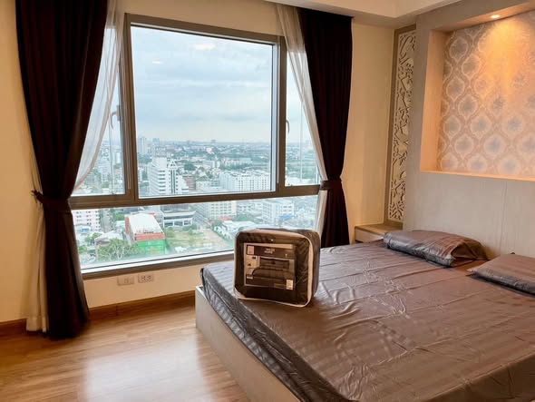 bedroom of Thru Thong Lor