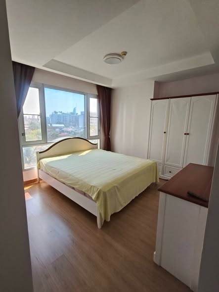 bedroom of Thru Thong Lor