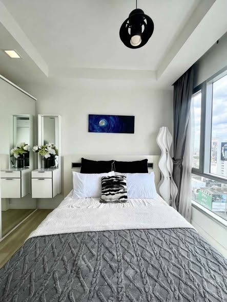 bedroom of Thru Thong Lor