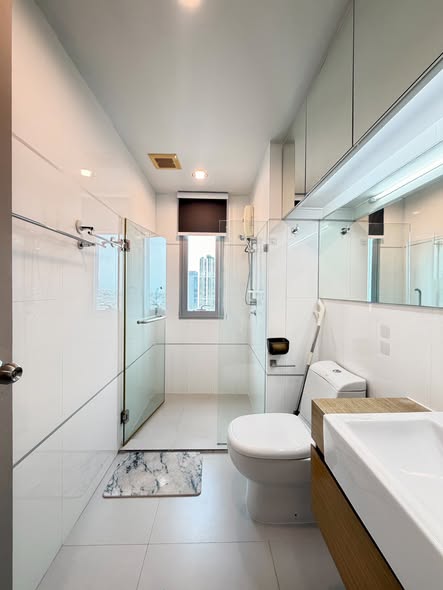 room interior and bathroom of Thru Thong Lor