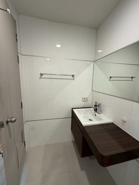 room interior and bathroom of Thru Thong Lor