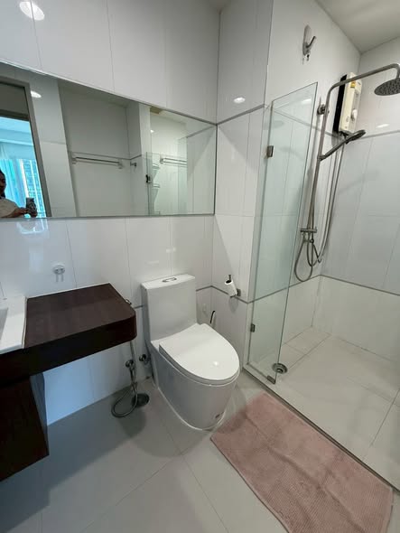 room interior and bathroom of Thru Thong Lor