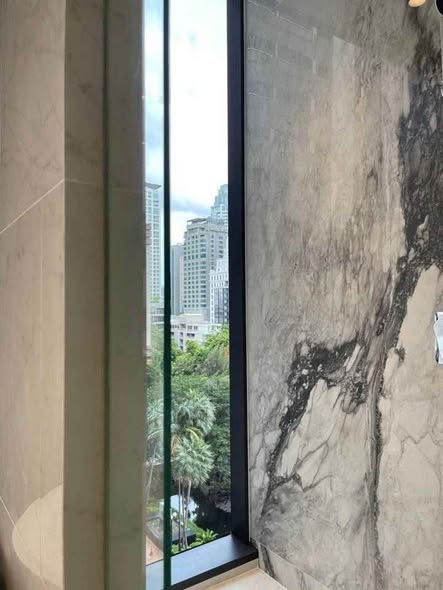 room interior and bathroom of Tonson One Residence ต้นสน วัน เรสซิเดนซ์