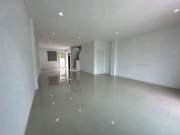 Town Avenue Rama 2 Soi 30