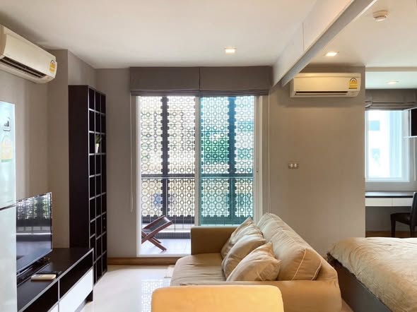 bedroom and living room and room interior and kitchen of Tree Condo Ekamai (Sukhumvit 40)