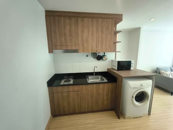 kitchen of Tree Condo Sukhumvit 42