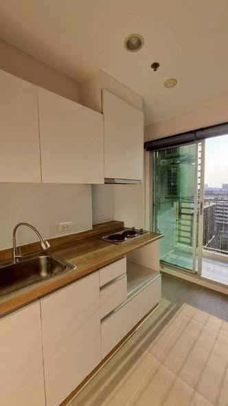 kitchen of U-Delight Jatujak Station condo.