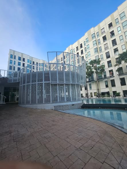 pool of Unio Sukhumvit 72 Phase 2 Building A