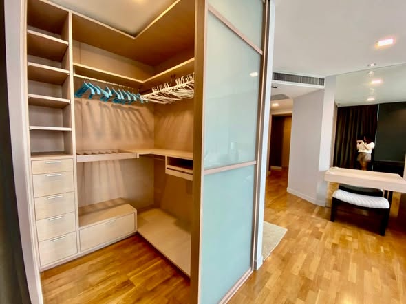 bedroom and room interior of Urbana Sathorn