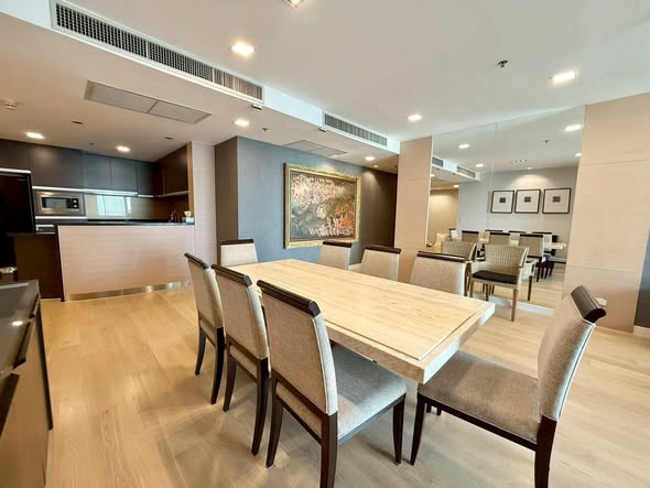 room interior and kitchen of Urbana Sathorn