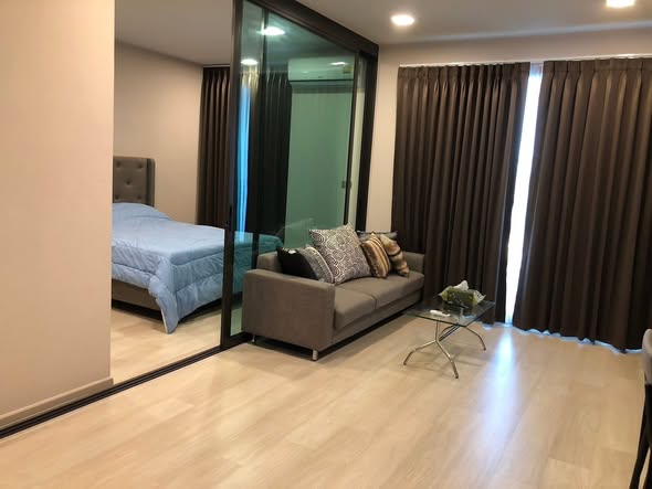 bedroom and room interior of Venio Sukhumvit 10