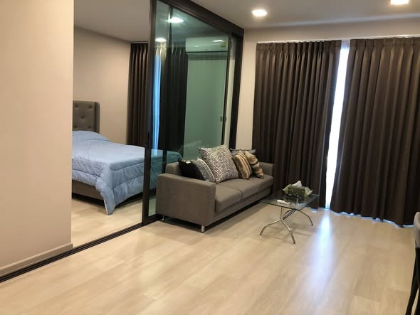 bedroom and room interior of Venio Sukhumvit 10