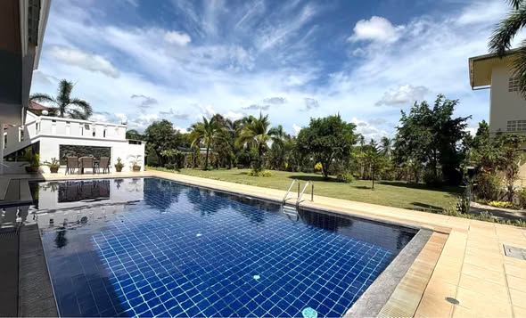pool of เธอมาพัก พูลวิลล่า พัทยา Villa Pattaya