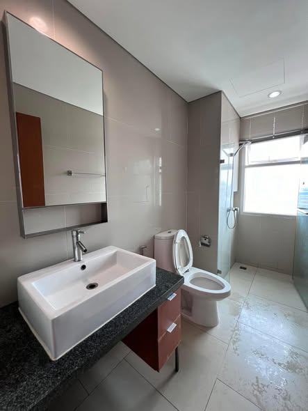 bathroom of Villa Sathon Condominium