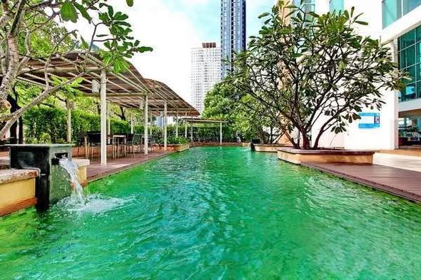 pool of Villa Sathon Condominium