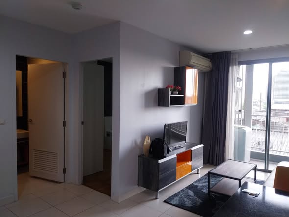 living room and room interior of VOQUE Place Sukhumvit 107 – Bearing 2 : โว้ค เพลส สุขุมวิท 107 – แบริ่ง 2