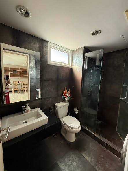bathroom of Voque Sukhumvit 16 Residential Condominium