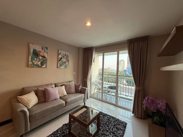 bedroom and living room of Voque Sukhumvit 16 Residential Condominium
