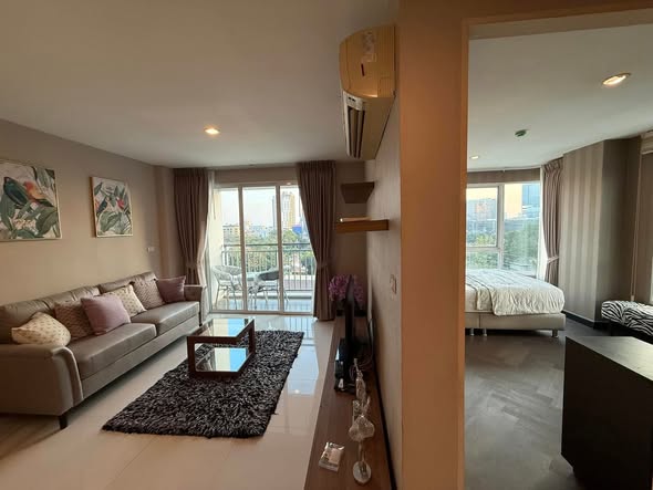 bedroom and living room of Voque Sukhumvit 16 Residential Condominium