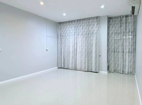 bedroom of Vora Town