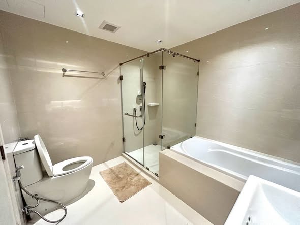 room interior and bathroom of VTARA36 Condominium