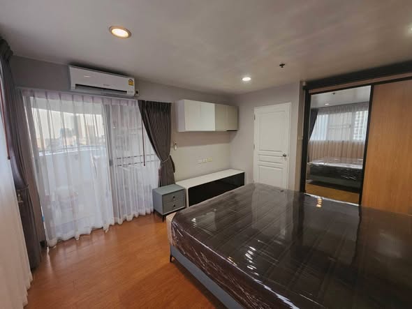 bedroom and room interior of Waterford Diamond Tower