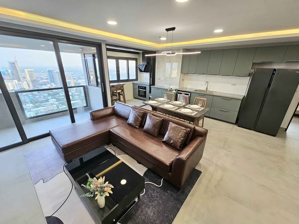 living room of Waterford Diamond Tower