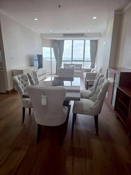 room interior of Waterford Diamond Tower