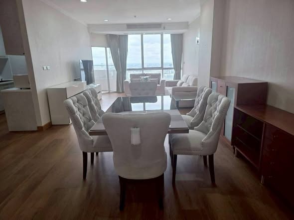 room interior of Waterford Diamond Tower