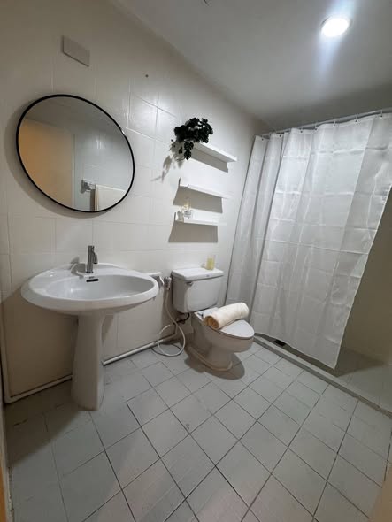 bathroom of Waterford Park Rama 4
