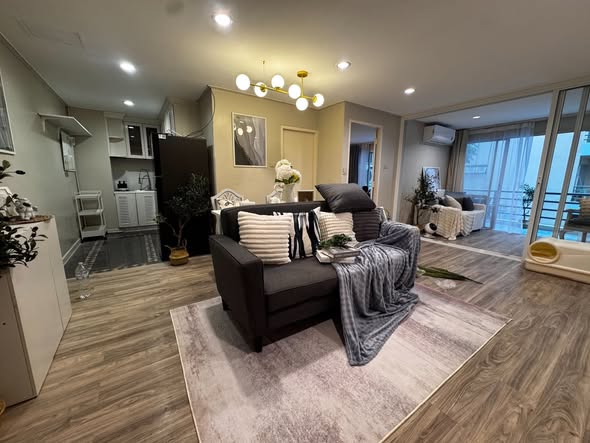 living room of Waterford Park Rama 4