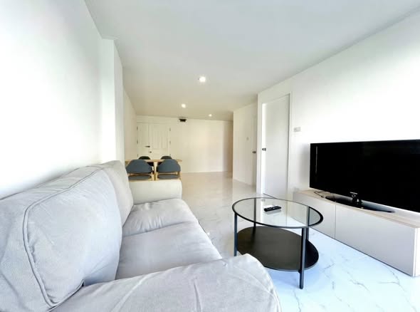 living room of Waterford Park Rama 4