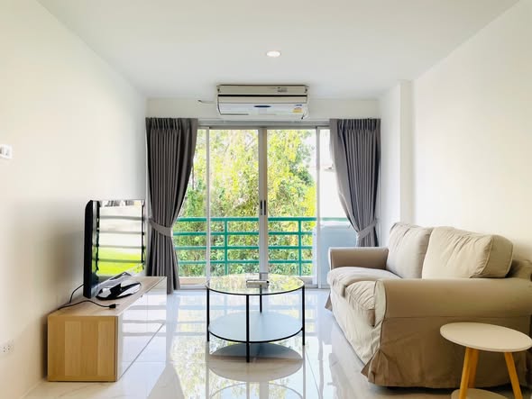 living room and room interior of Waterford Park Rama 4