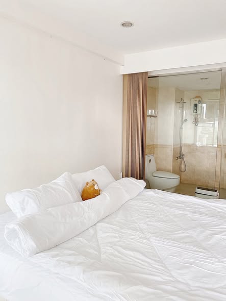 bedroom of Waterford Royal Suites