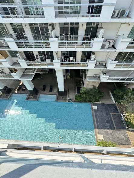 pool of Waterford Sukhumvit 50