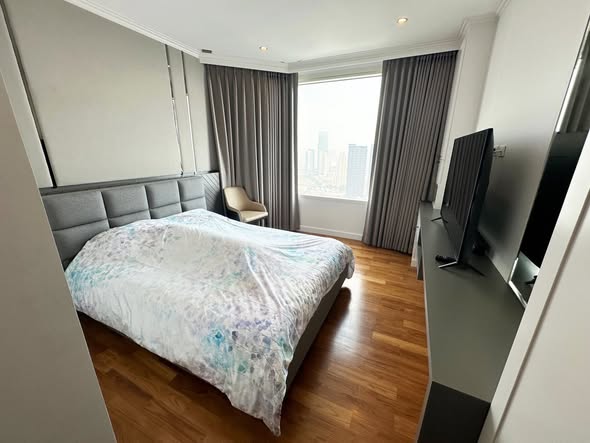 bedroom of Watermark Chao Phraya