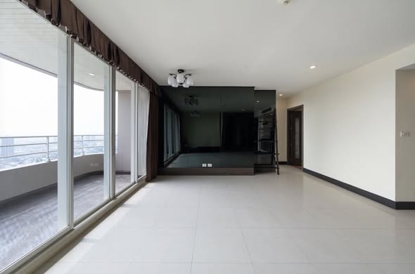 room interior of Watermark Chao Phraya