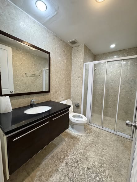 bathroom of Wattana Suite