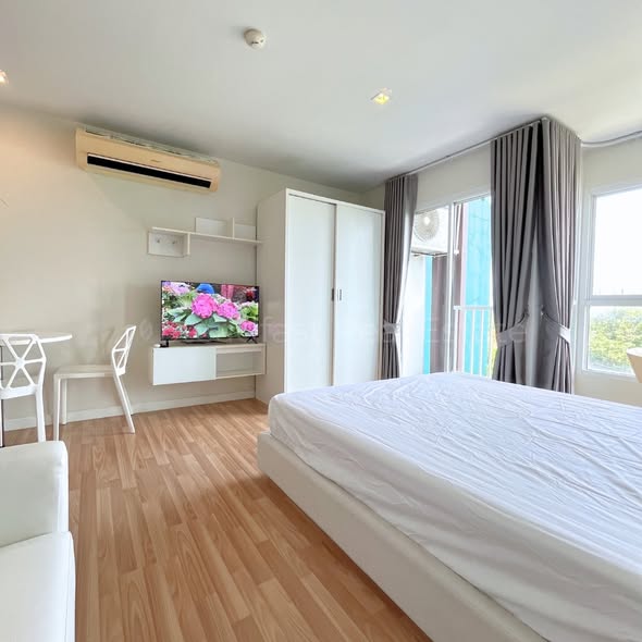 bedroom of We Condo