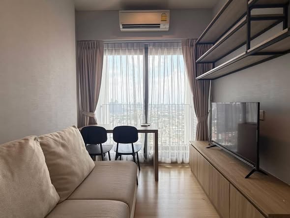 bedroom and living room of Whizdom Connect Sukhumvit