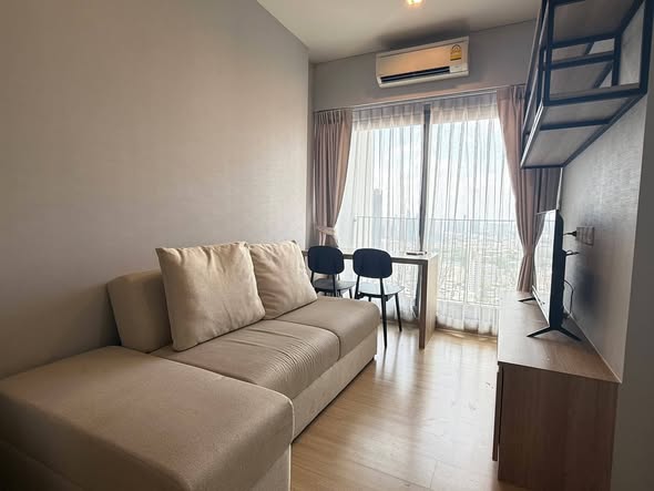 bedroom and living room of Whizdom Connect Sukhumvit