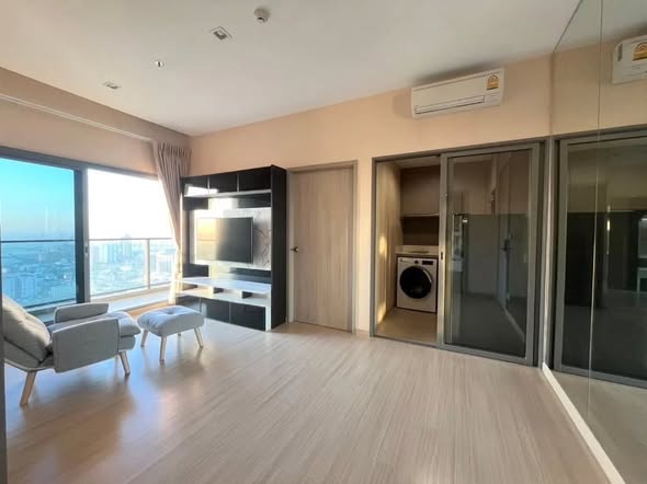 bedroom and room interior of Whizdom Connect Sukhumvit
