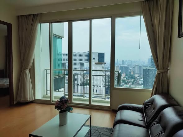 Wind Ratchayothin Condominium