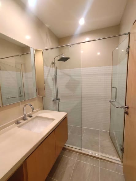 room interior and bathroom of Wind Ratchayothin Condominium