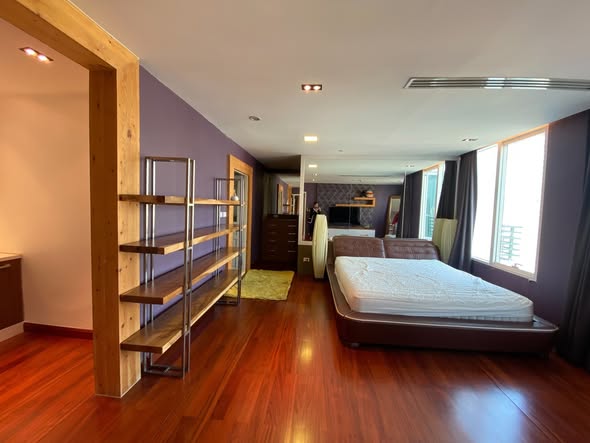 bedroom and room interior of Wind Sukhumvit 23