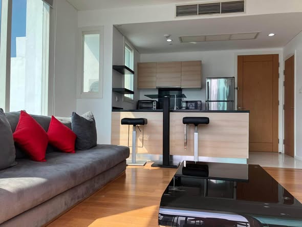 living room and room interior of Wind Sukhumvit 23