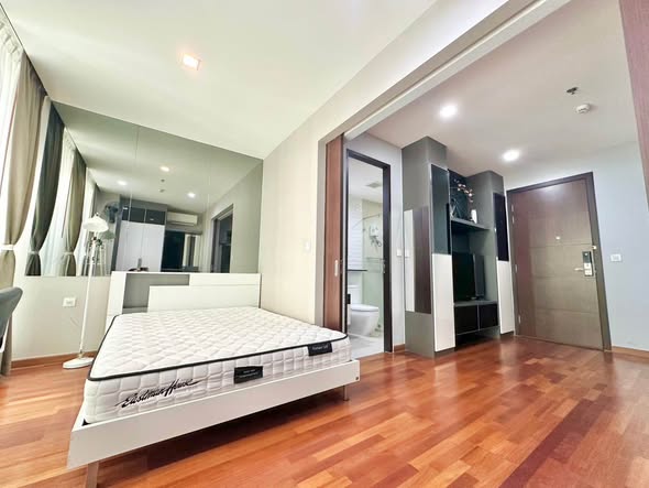 bedroom and room interior of Wish Signature II Midtown Siam